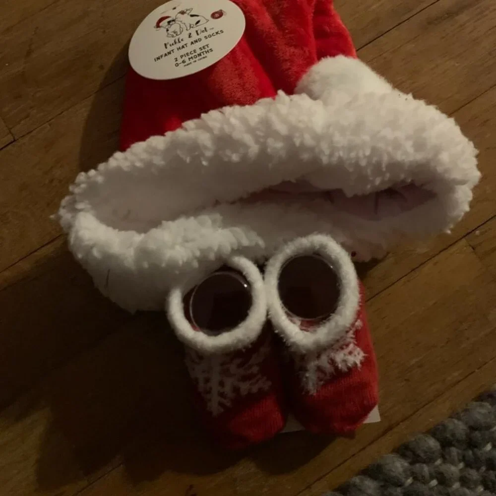 Pickle & Dot infant santa hat and booties